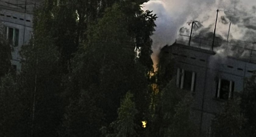 В Сыктывкаре вспыхнула квартира в пятиэтажке