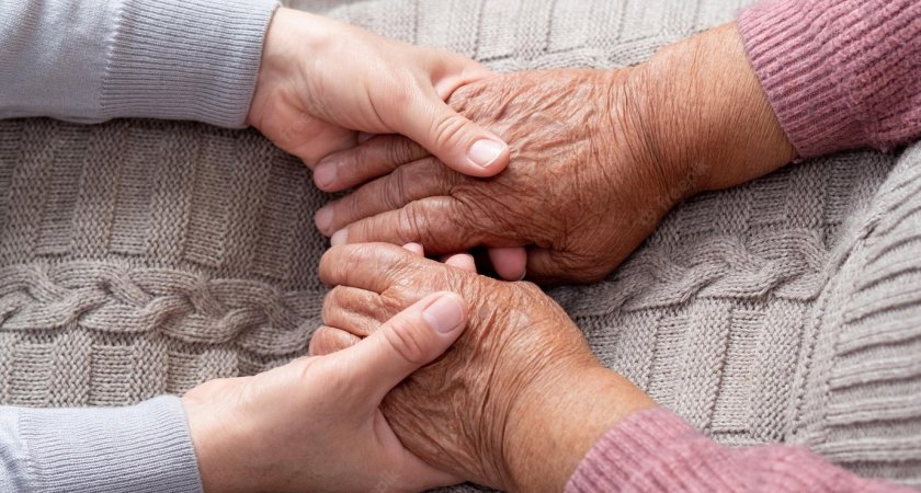 Время заботы: почти половина россиян стала больше помогать родственникам-пенсионерам