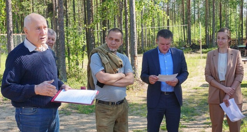 Сотрудники мэрии Сыктывкара встретились с протестующими против нового кладбища