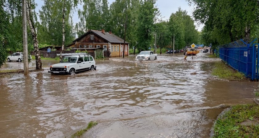 Жителям Коми пообещали ливень и грозу: объявлено штормовое предупреждение