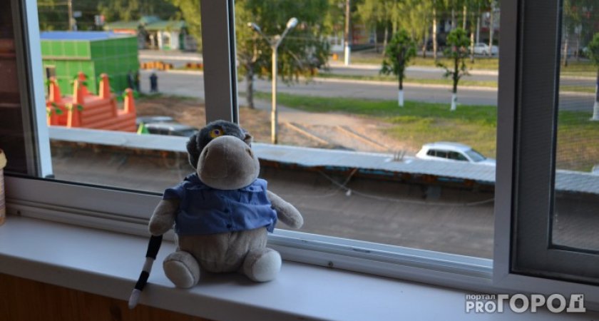 В Сыктывкаре из окна выпал двухлетний ребенок