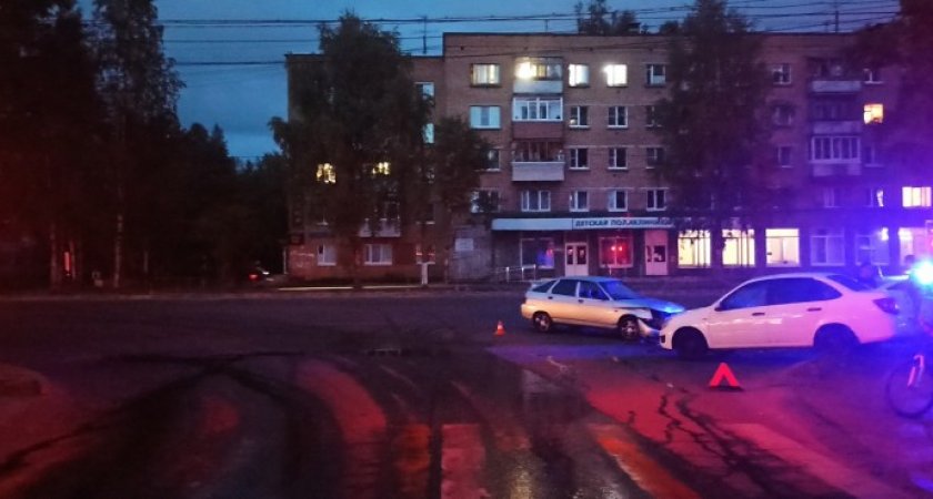 В Сыктывкаре два парня не поделили дорогу и устроили ДТП с пострадавшими