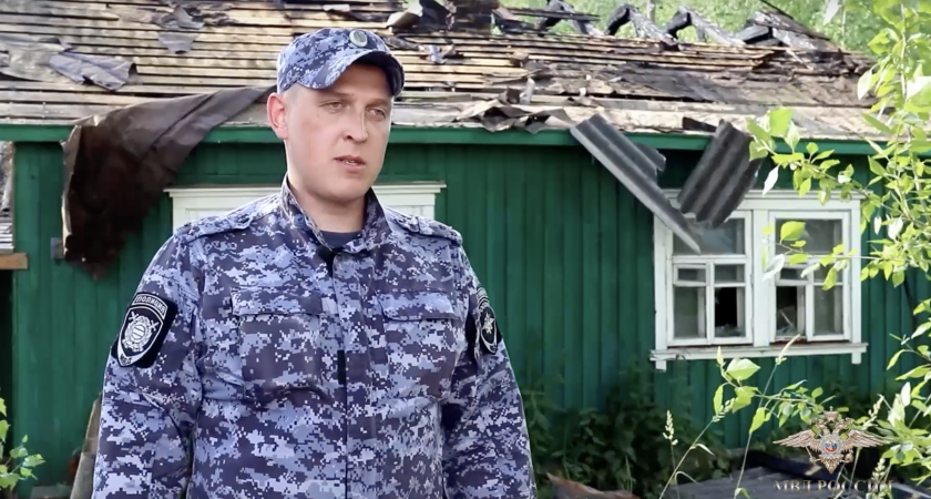 В Сыктывкаре полицейские спасли из огня пятерых людей