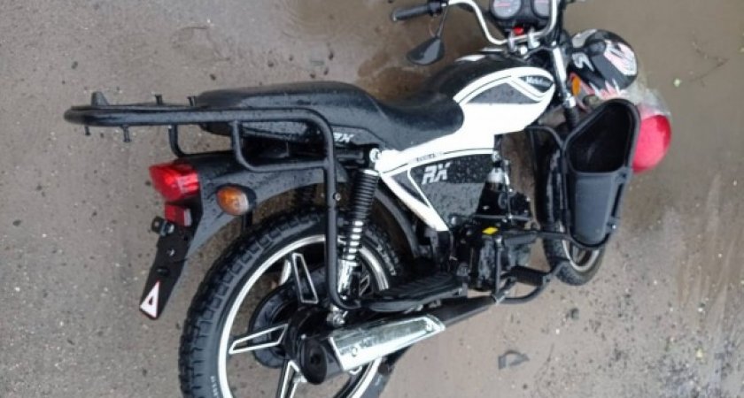 В Коми мопед с двумя подростками протаранил легковушку