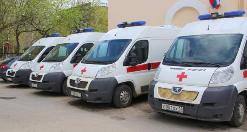 В Сыктывкаре с заброшенного здания упал ребенок