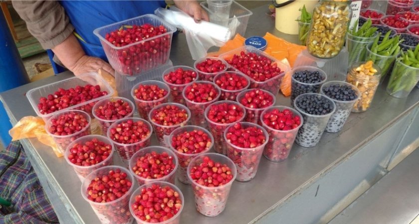 Диетолог назвала ягоду, которая продлевает молодость