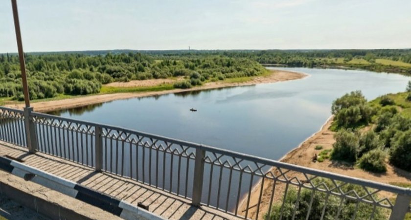 В Сыктывкаре мужчина переплыл реку и исчез