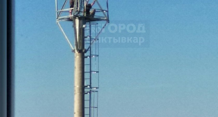 В Сыктывкаре подростки залезли на многометровую вышку и попали на видео