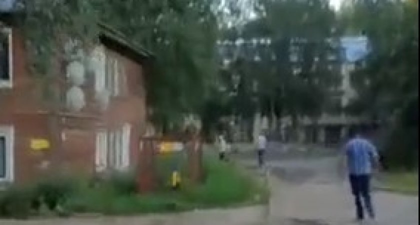 Сыктывкарец: “Мужчина показывал свои гениталии детям во дворе дома”