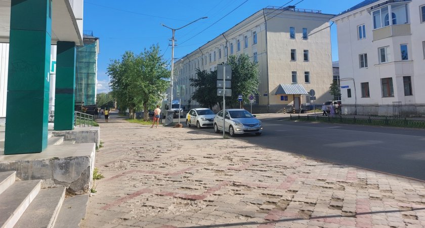 В Сыктывкаре отремонтируют страшный тротуар в центре города