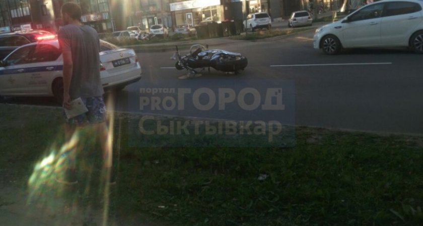 В Сыктывкаре произошло ДТП с мотоциклистом