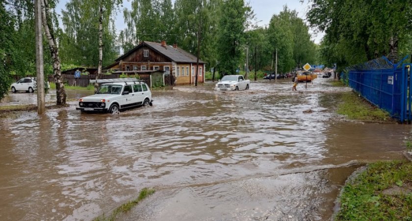 На Сыктывкар обрушатся ливень, град и шквалистый ветер: объявлено штормовое предупреждение