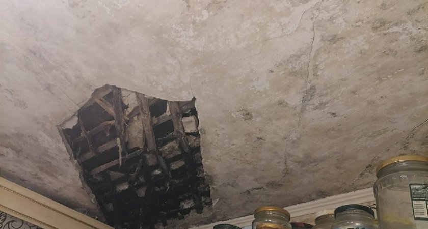 В Сыктывкаре в жилом доме обрушилась штукатурка и едва не придавила ребенка