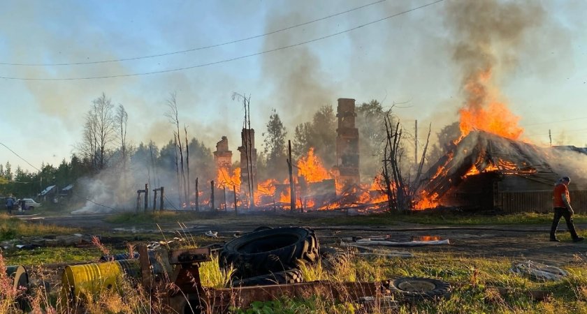 В Коми жилой дом сгорел дотла: жильцы остались на улице