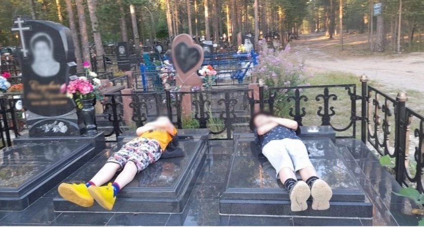В Коми подростки лежали на могилах и снимали это на камеру