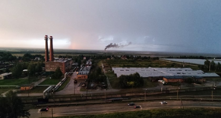 В сыктывкарском поселке загорелся гараж