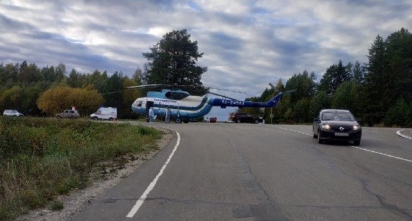 В Коми медицинский вертолет приземлился прямо на дорогу