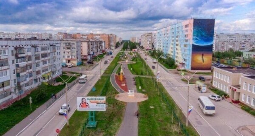"Горожане — мои зрители": художник из Сыктывкара рассказал, как рисует на стенах зданий