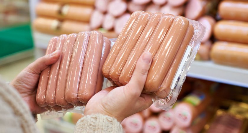 Антибиотики и соя: названы худшие марки сосисок