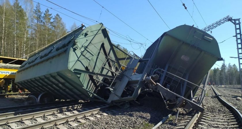 В Коми с рельсов сошли вагоны с новыми бетонными шпалами
