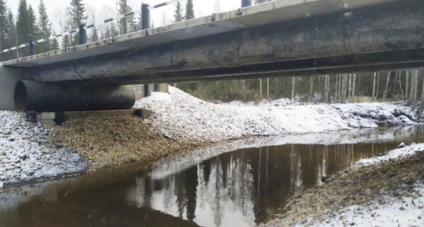 В Коми переустроили мост через реку Винлу: подрядчик выполнил работу за две недели 