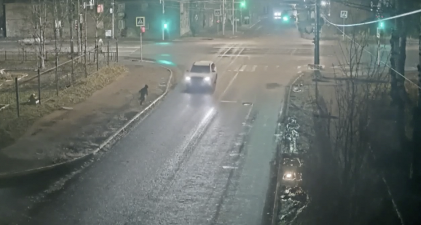 Появилось видео, как в Сыктывкаре водитель “Митсубиси” сбил мальчика