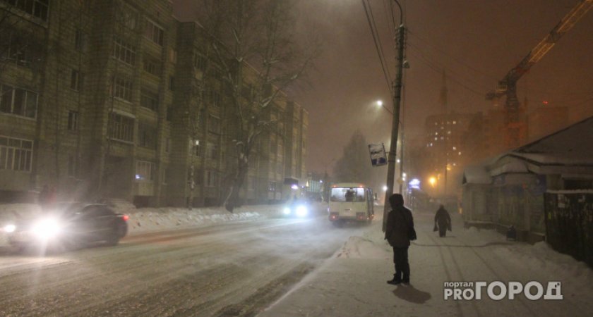Снегопады и гололед: в нескольких районах Коми объявлено штормовое предупреждение
