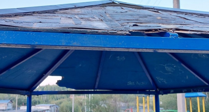 В Эжве нашли опасные детские площадки