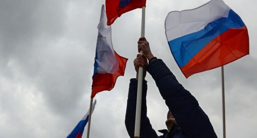 Коми выделят 24 миллиона рублей на покупку флагов России