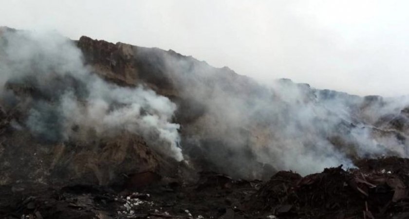 В Коми загорелся полигон производственных отходов