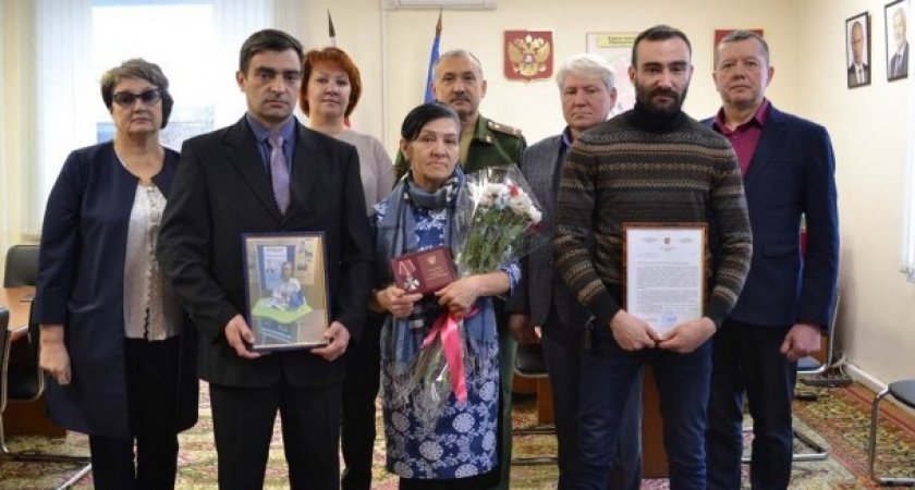 Семье погибшего на спецоперации Александра Дубогрызова из Коми вручили орден Мужества