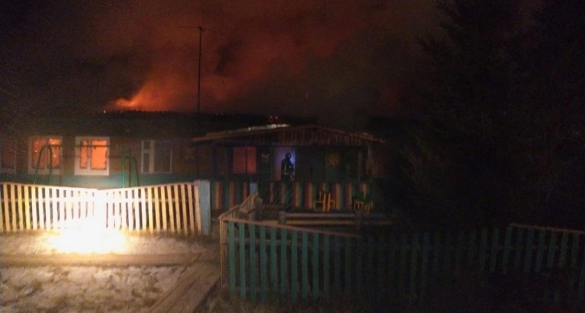 В одном из поселков в Коми загорелся единственный детский сад