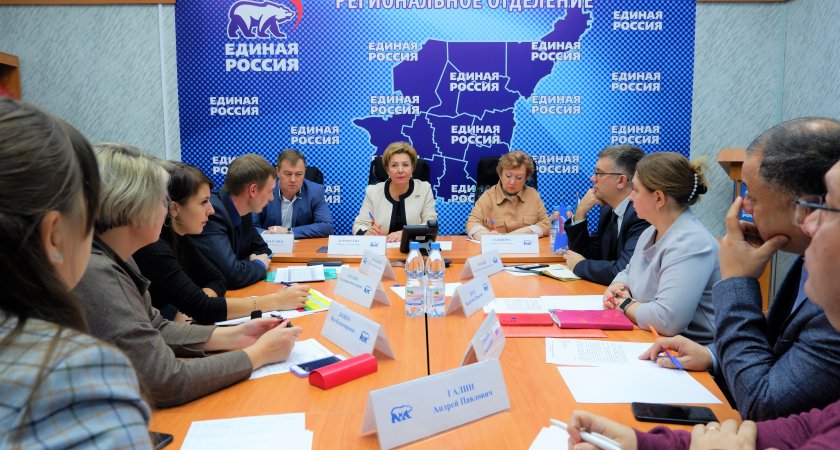 Депутат Госсовета Коми Надежда Дорофеева провела прямую линию с жителями Коми