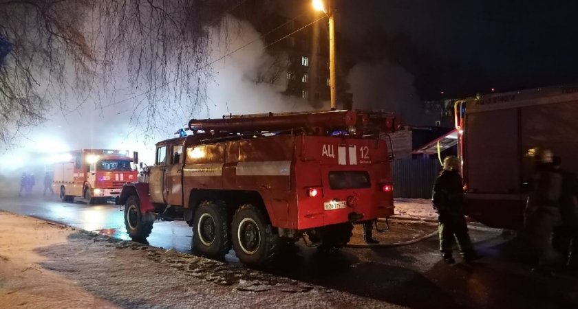 В Сыктывкаре во время пожара в многоэтажке пострадал человек