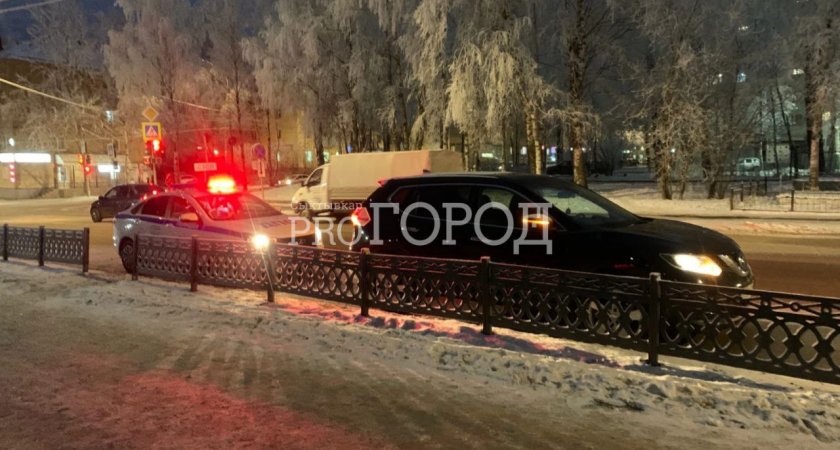 В центре Сыктывкара водитель "Ниссана" сбил пешехода