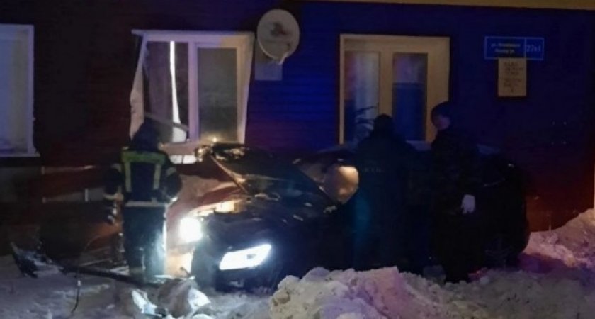 В Коми водитель Audi протаранил жилой дом