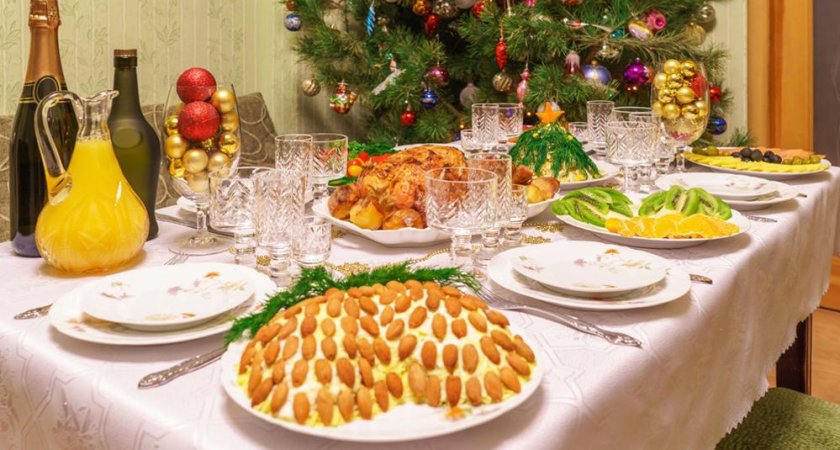 Диетолог объяснила, как избежать набора "новогодних" килограммов