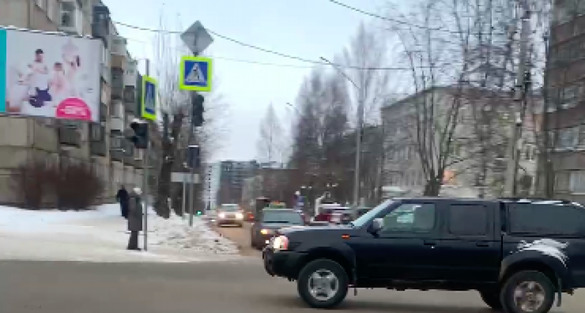 В центре Сыктывкара на оживленном перекрестке перестали работать светофоры 