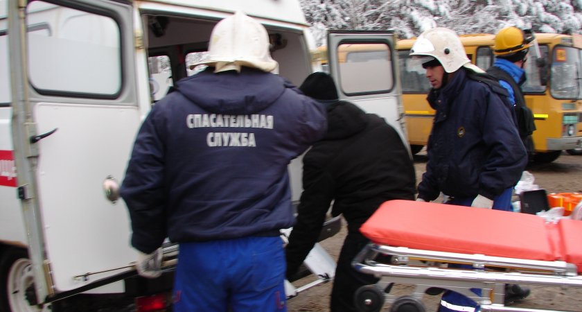 В Коми спасателям пришлось вскрывать двери квартиры, чтобы помочь пенсионерке