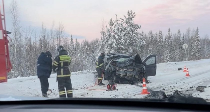 На трассе Сыктывкар-Ухта произошла смертельная авария, в которой погибли три человека 