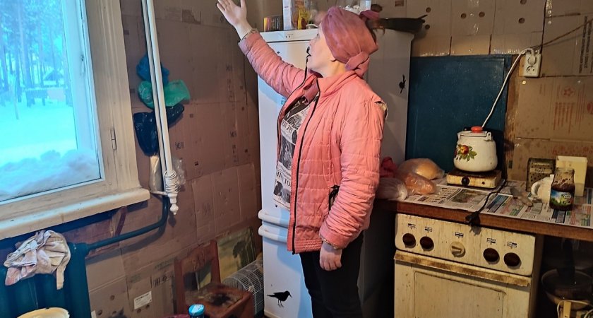 "Окна утеплили мягкими игрушками": многодетная семья замерзает в Сыктывкаре