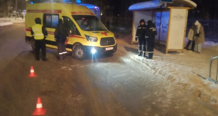 В Сыктывкаре автобус насмерть сбил пенсионерку на остановке 