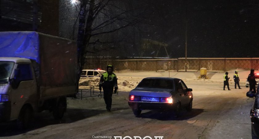 В Сыктывкаре перекрыли улицу из-за сообщений о вооруженном мужчине