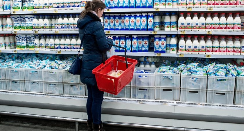 В России производители начали продавать молоко в килограммах вместо литров