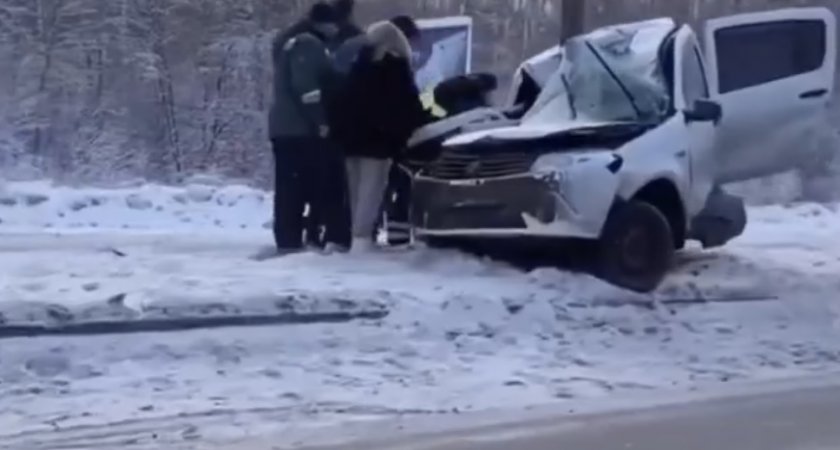"Машину развернуло и ударило о столб": сыктывкарцы пострадали в жутком ДТП под Казанью