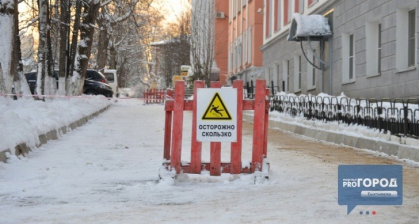 В Сыктывкаре мужчина поскользнулся и умер