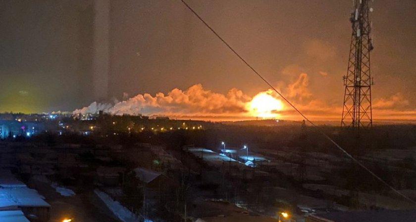 Жителей Коми напугал огонь в районе газоперерабатывающего завода