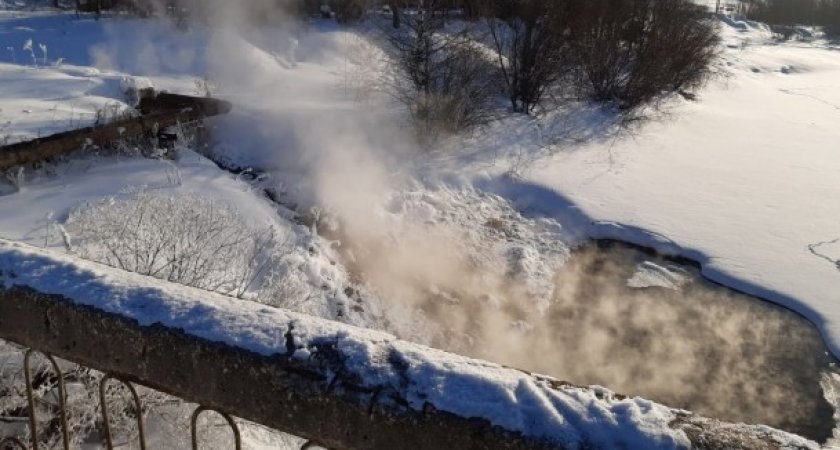 В Коми из-за прорыва теплосетей вскрылась река