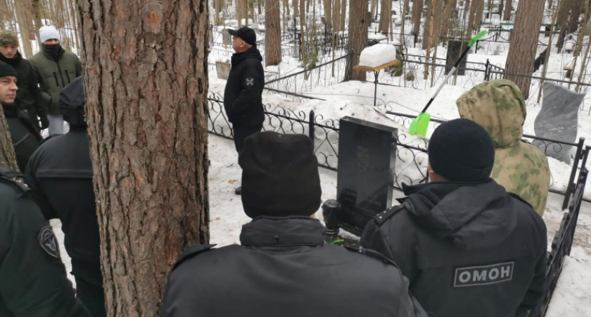 В Сыктывкаре почтили память погибшего бойца отряда ОМОН "Зырянин"
