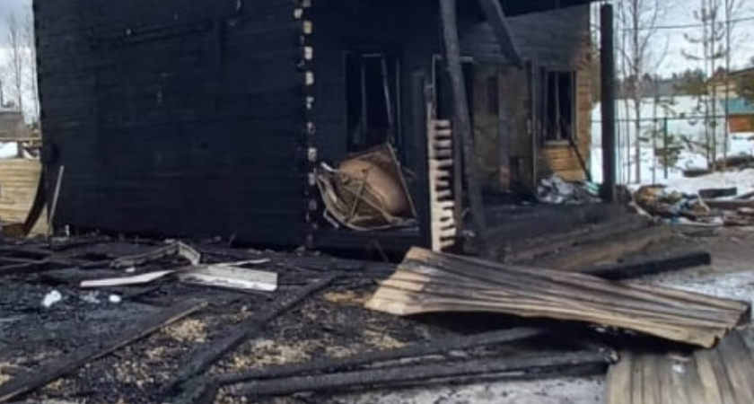 Семья из Коми осталась без крыши над головой из-за страшного пожара